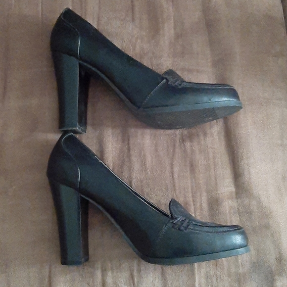 Black heels - Picture 3 of 5